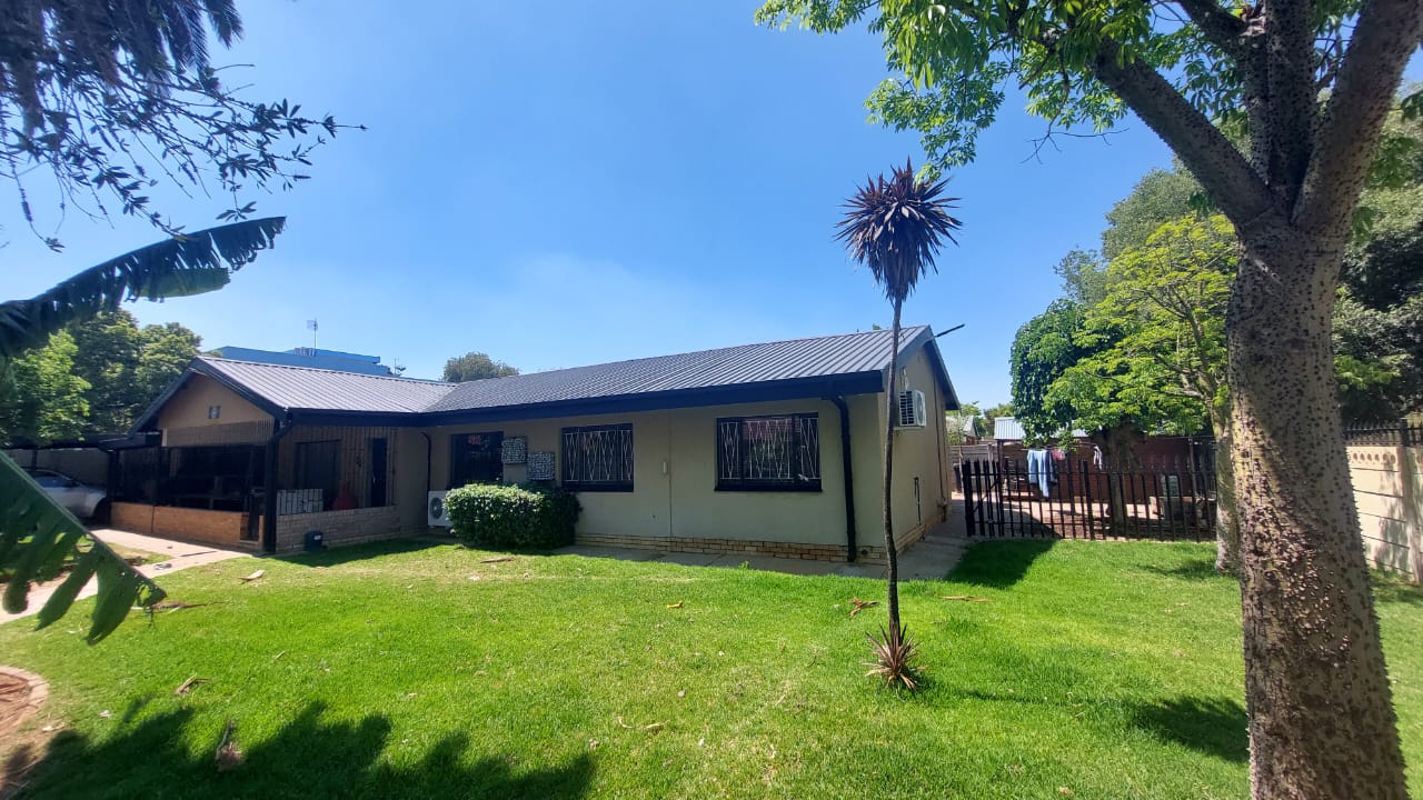 4 Bedroom Property for Sale in Naudeville Free State